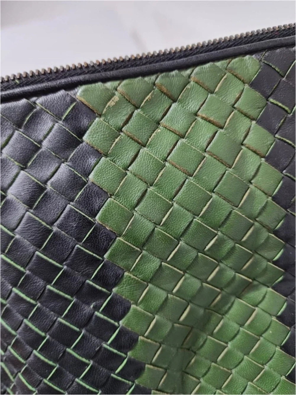 Authentic This authentic Bottega Veneta Intrecciato Vintage Intrecciato Clutch B